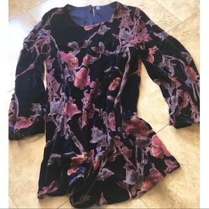 NWOT Velvteen dress with bell sleeves